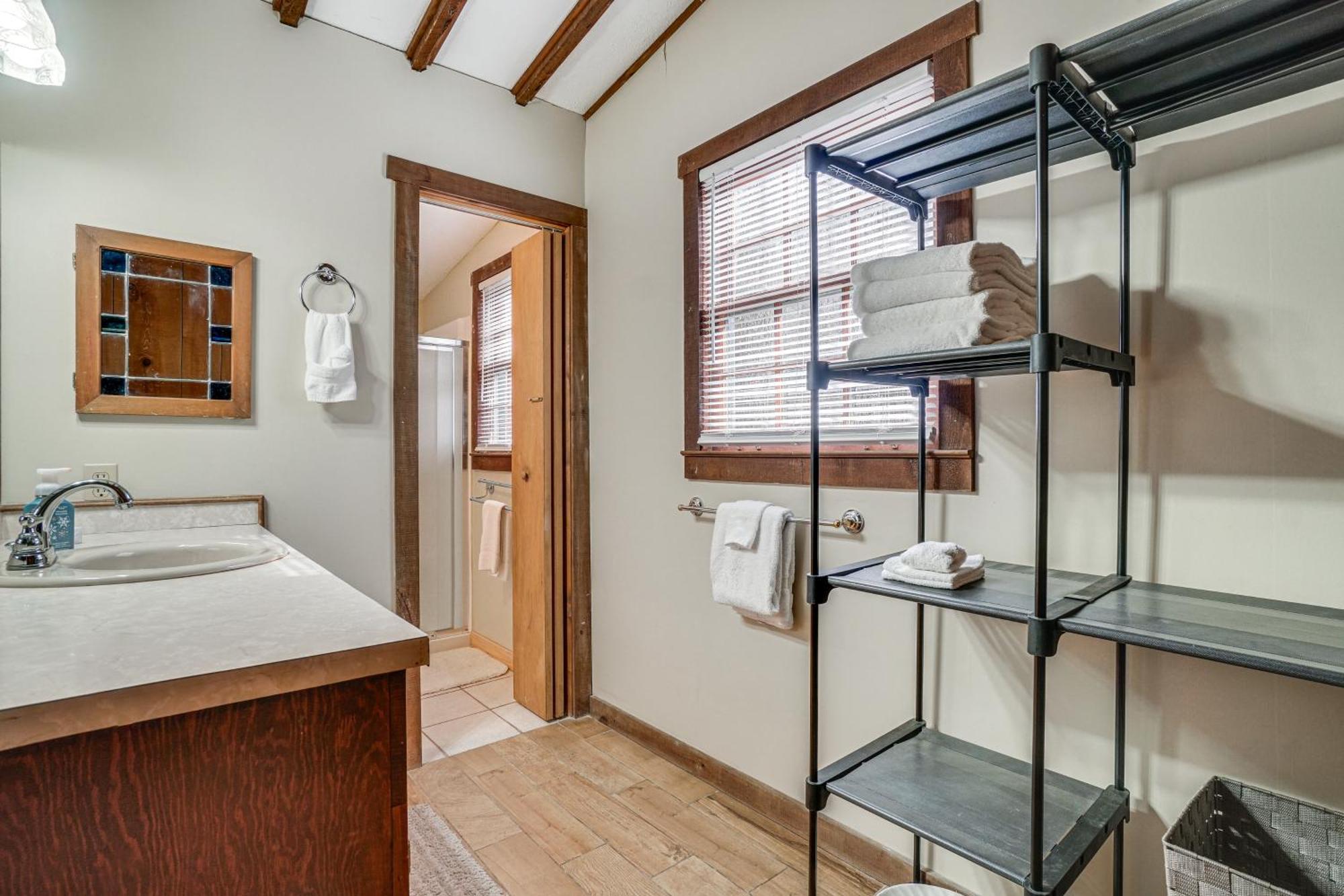 Charming Cabin With Fire Pit And Decks About 7 Mi To Helen Sautee Nacoochee Luaran gambar
