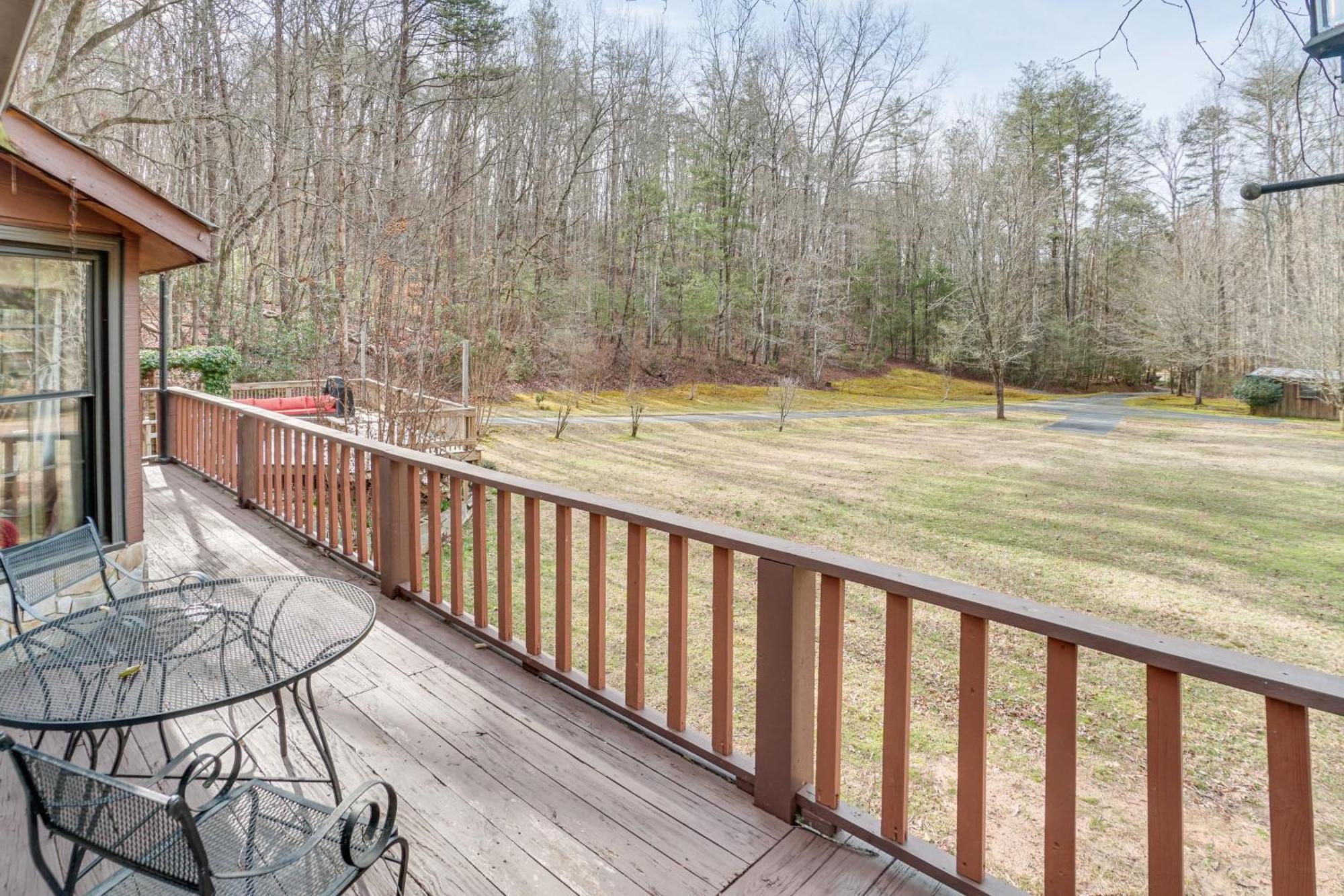 Charming Cabin With Fire Pit And Decks About 7 Mi To Helen Sautee Nacoochee Luaran gambar