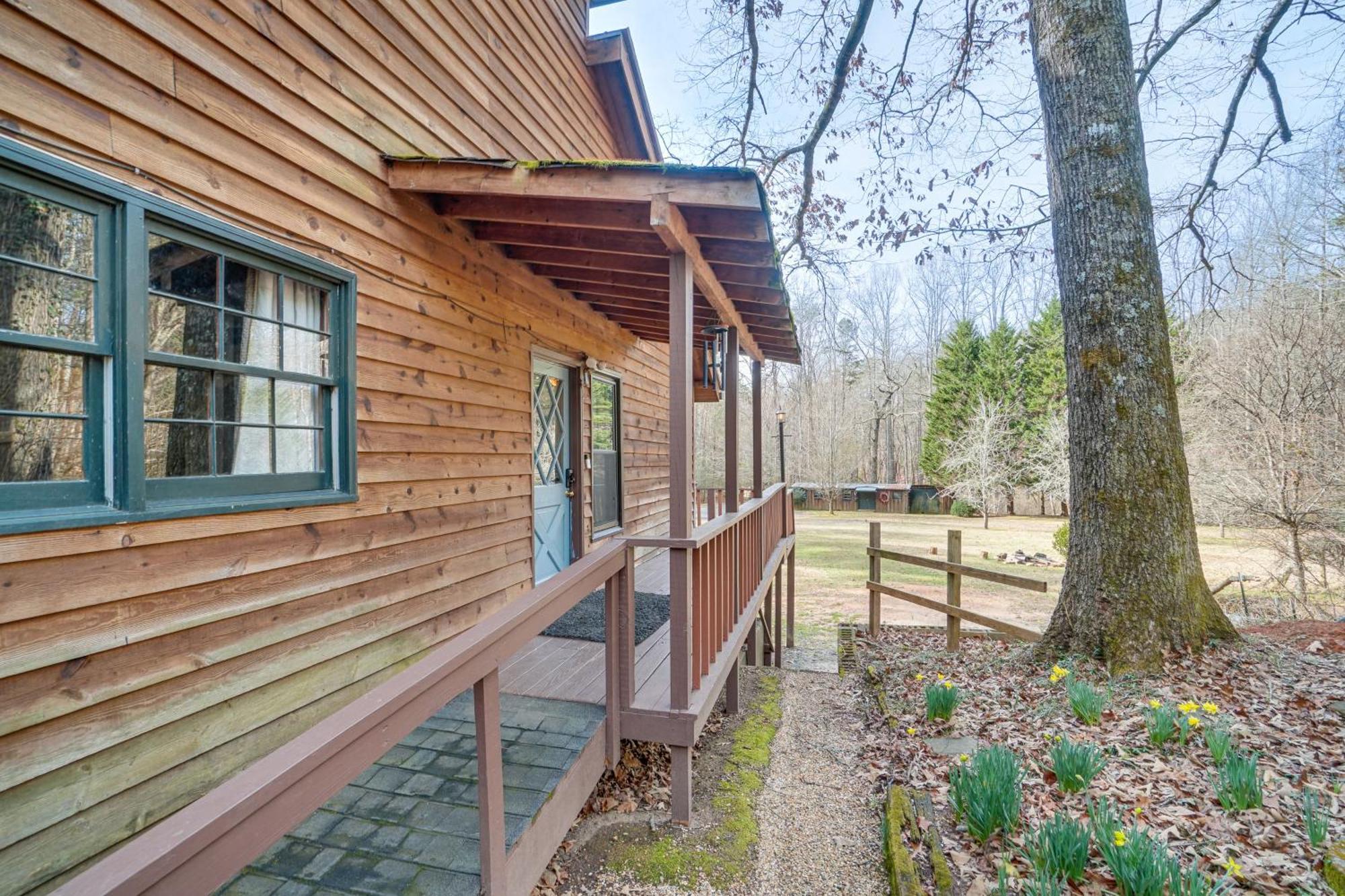 Charming Cabin With Fire Pit And Decks About 7 Mi To Helen Sautee Nacoochee Luaran gambar