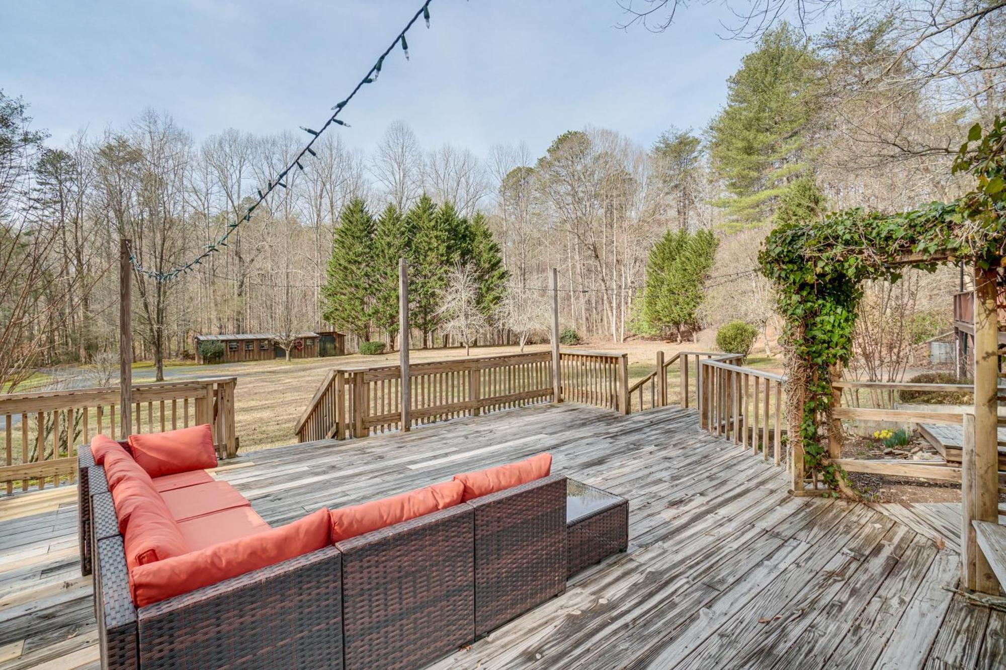 Charming Cabin With Fire Pit And Decks About 7 Mi To Helen Sautee Nacoochee Luaran gambar